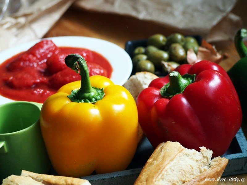 italská kuchyně papriky a rajčata