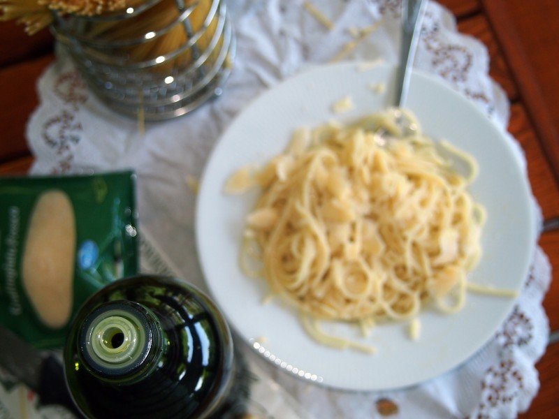 těstoviny s olivovým olejem