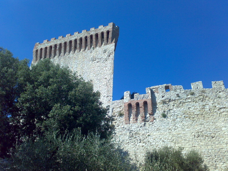 pevnost na jezeře trasimeno itálie