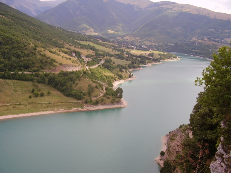 jezero umbrie střední itálie