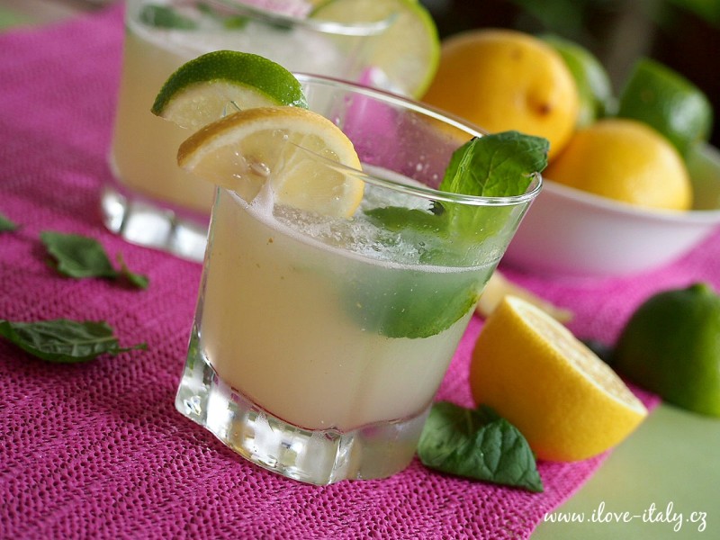 koktejl s citronem